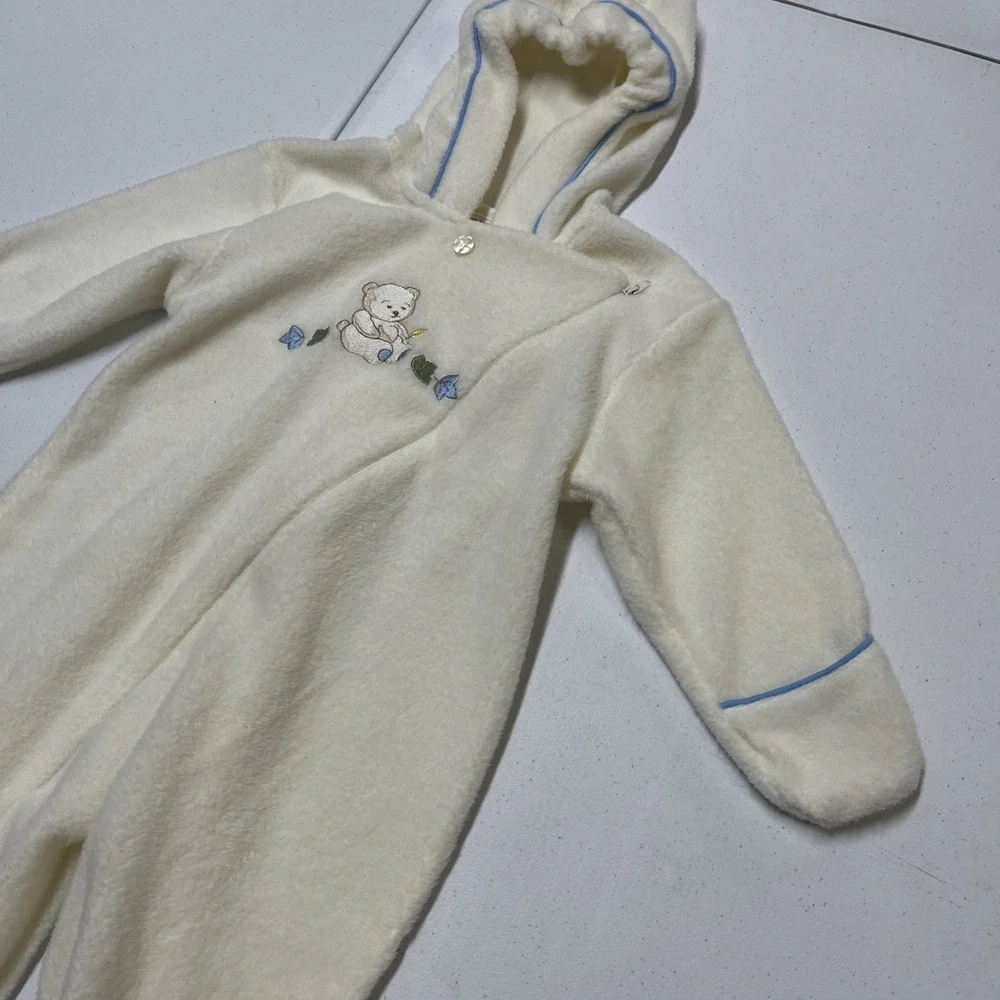 McBaby Fleece One‎ Piece Ivory Embroidered Teddy Bear Blue Trim Hooded Size 6-9M